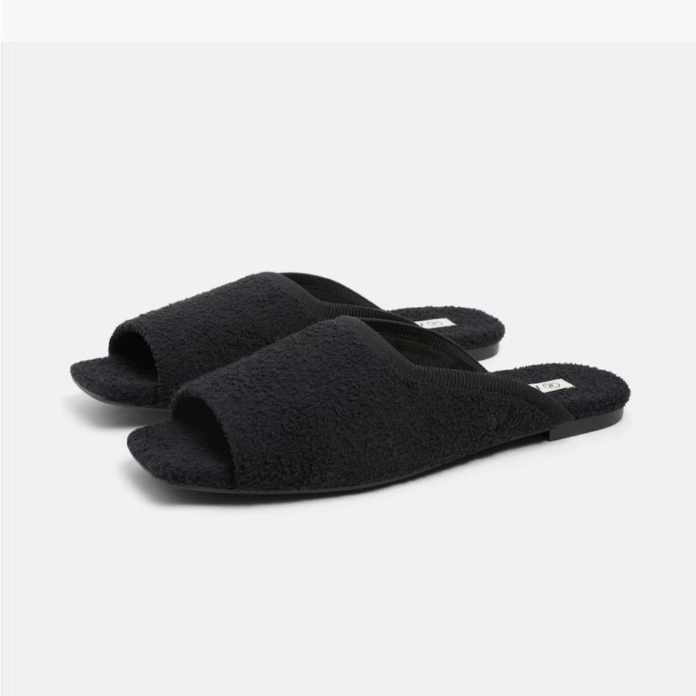 Vivaia square toed‎ fluffy slides size 41